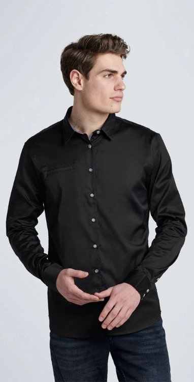 zwart overhemd combineren spijkerbroek
