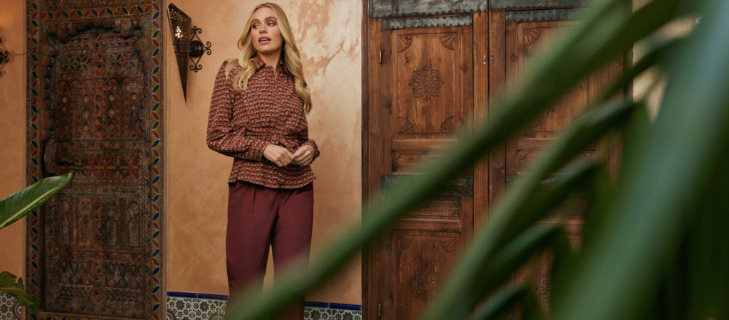 Gebloemde feestblouse met korte mouwen - Grijs - Maat 40-64